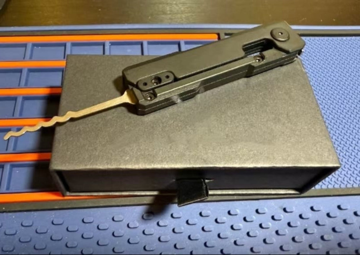 Ammattimainen Lukon Avasin