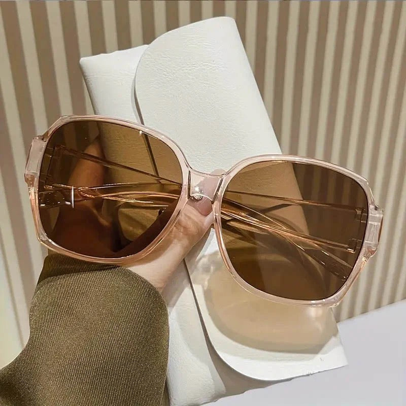 Tyylikäs aurinkolasit