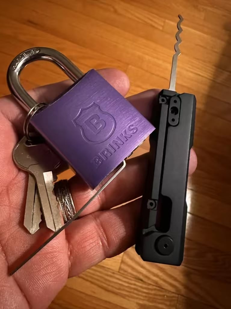 Ammattimainen Lukon Avasin